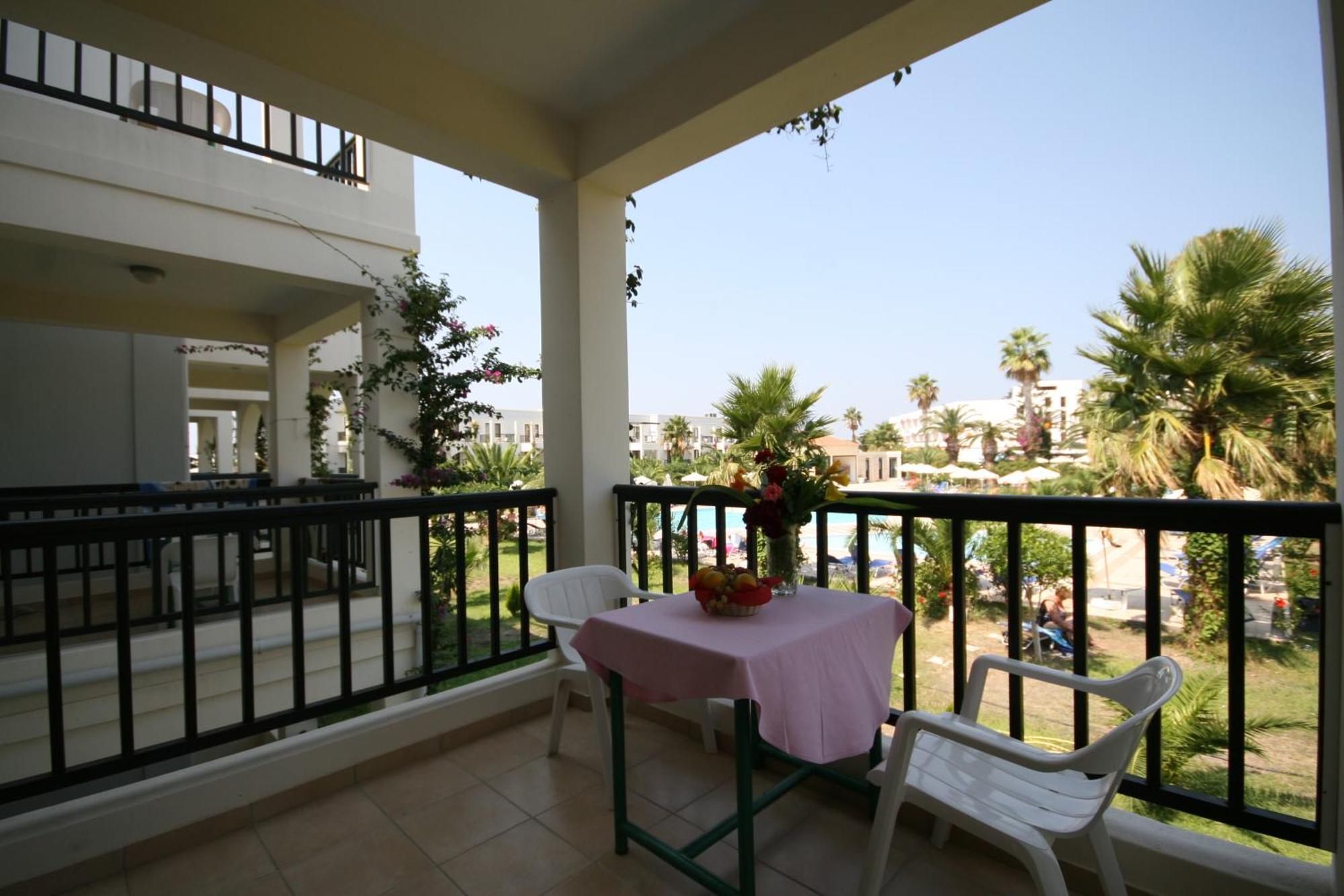 Tigaki Beach Hotel Экстерьер фото